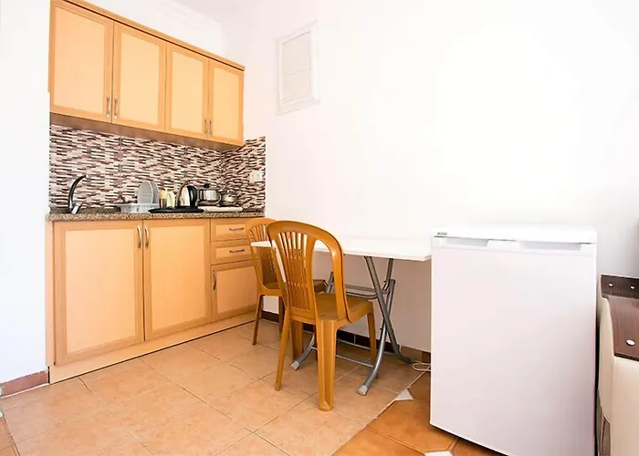 Apartahotel Anna 3*