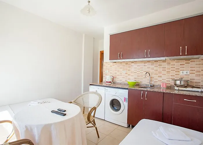Anna Apartahotel