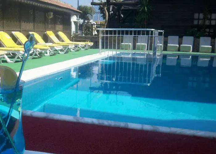 Anna Apartahotel