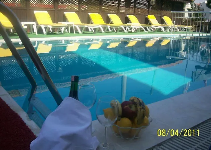 Anna Apartahotel