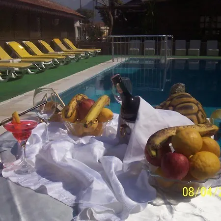 Anna Aparthotel 3*